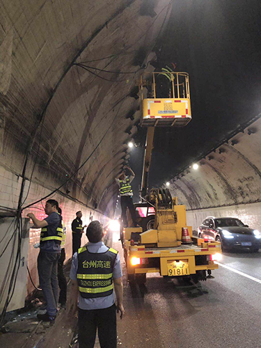 5 現(xiàn)場張耀及99.jpg